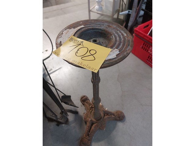 Lot 108 - tafelonderstel en haardstel - afbeelding 2 van  3