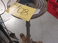 Lot 108 - tafelonderstel en haardstel - afbeelding 2 van  3