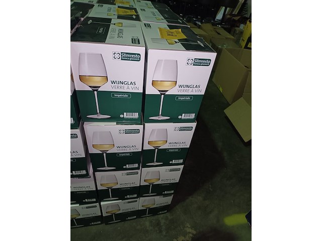 Lot 108 - wijnglas in doos. 8 dozen - afbeelding 2 van  2