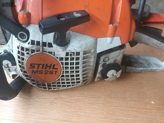 Lot 109 - benzine kettingzaagmachine stihl - afbeelding 2 van  4