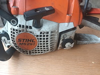 Lot 109 - benzine kettingzaagmachine stihl - afbeelding 2 van  4