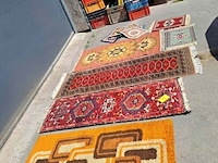 Lot 109 - diverse vintage tapijten oa. samira - afbeelding 3 van  4