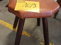 Lot 109 - houten kruk - afbeelding 2 van  2