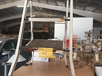 Lot 109 - keukentrapje - afbeelding 1 van  2