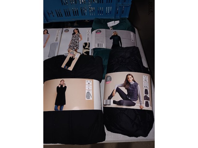 Lot 109 - kledij dames en heren. 14 stuks - afbeelding 2 van  6