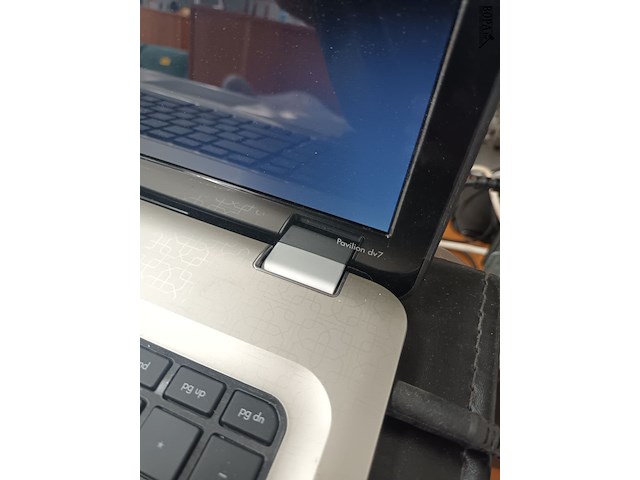 Lot 109 - koffertje en hp laptop - afbeelding 5 van  5