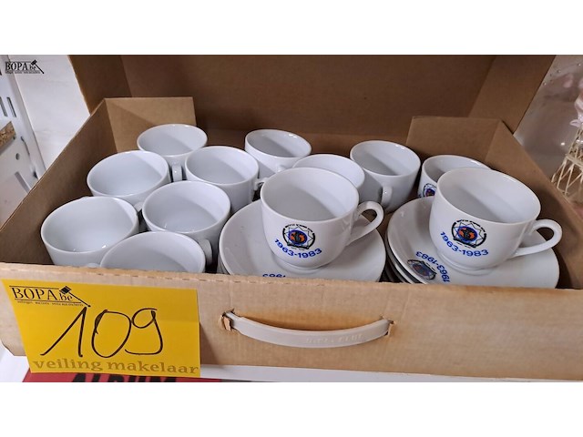 Lot 109 - koffieservies 24 delig ipa 1963-1983 - afbeelding 1 van  2
