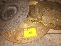 Lot 109 - koperen schalen en kapstok