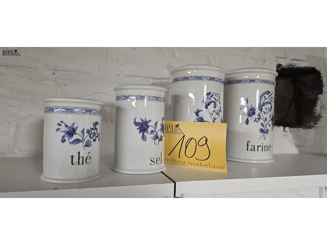 Lot 109 - porseleinen voorraad potten - afbeelding 1 van  3