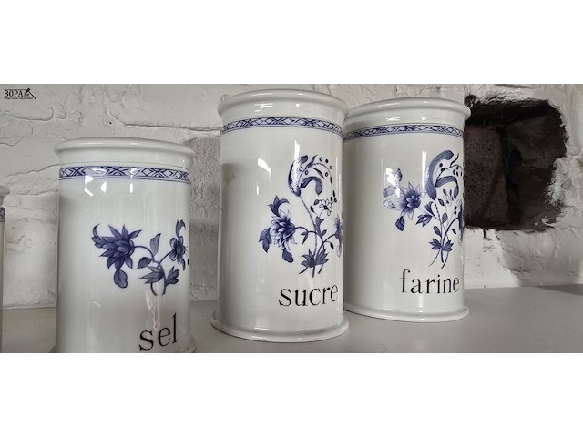 Lot 109 - porseleinen voorraad potten - afbeelding 3 van  3