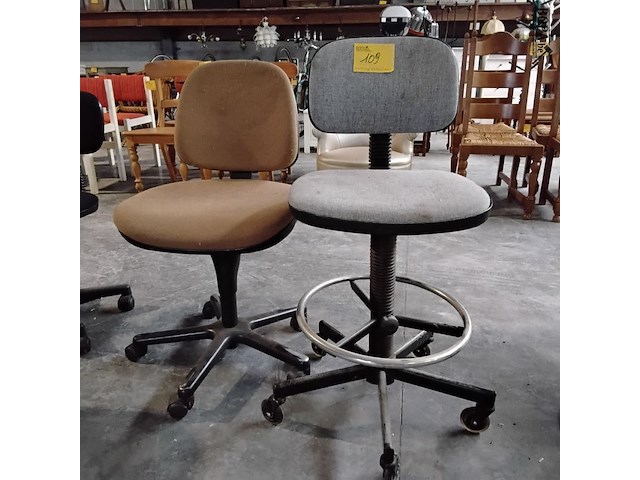 Lot 109 - set bureaustoelen vintage - 2 stuks sitag - afbeelding 1 van  6