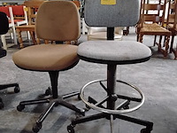 Lot 109 - set bureaustoelen vintage - 2 stuks sitag - afbeelding 1 van  6