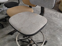 Lot 109 - set bureaustoelen vintage - 2 stuks sitag - afbeelding 2 van  6