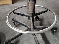 Lot 109 - set bureaustoelen vintage - 2 stuks sitag - afbeelding 3 van  6