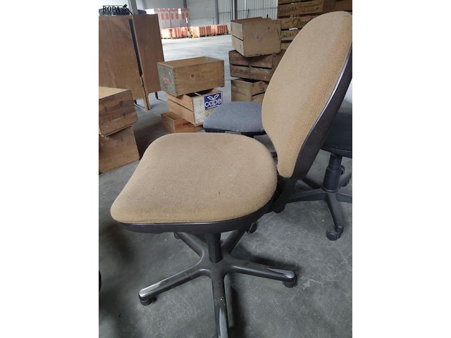 Lot 109 - set bureaustoelen vintage - 2 stuks sitag - afbeelding 5 van  6