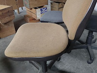 Lot 109 - set bureaustoelen vintage - 2 stuks sitag - afbeelding 5 van  6
