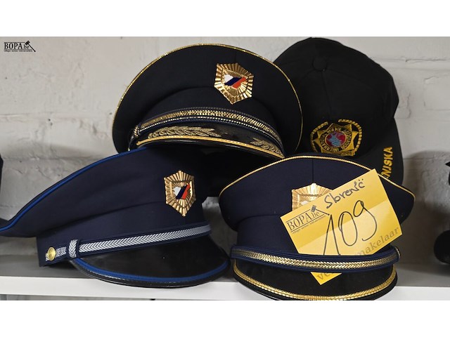 Lot 109 - slovenië 3 kepies + 1 pet - afbeelding 1 van  4