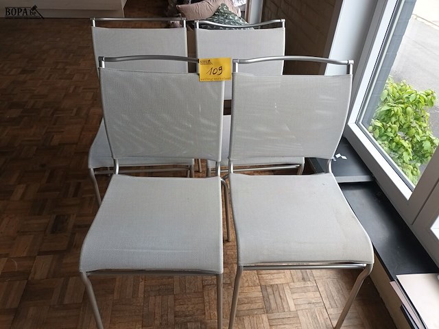 Lot 109 - stoelen. 4 stuks - afbeelding 1 van  4