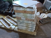 Lot 109 - tegels. 76 stuks - afbeelding 1 van  2