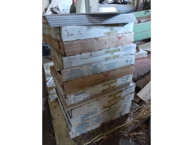 Lot 109 - tegels. 76 stuks - afbeelding 2 van  2