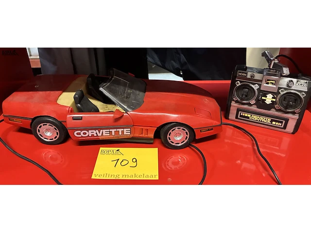 Lot 109 - vintage rode chevrolet c4 radiografische bestuurbare auto - afbeelding 1 van  4