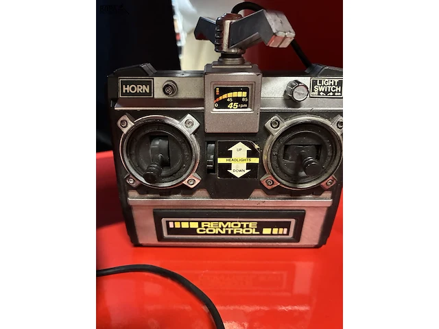Lot 109 - vintage rode chevrolet c4 radiografische bestuurbare auto - afbeelding 2 van  4