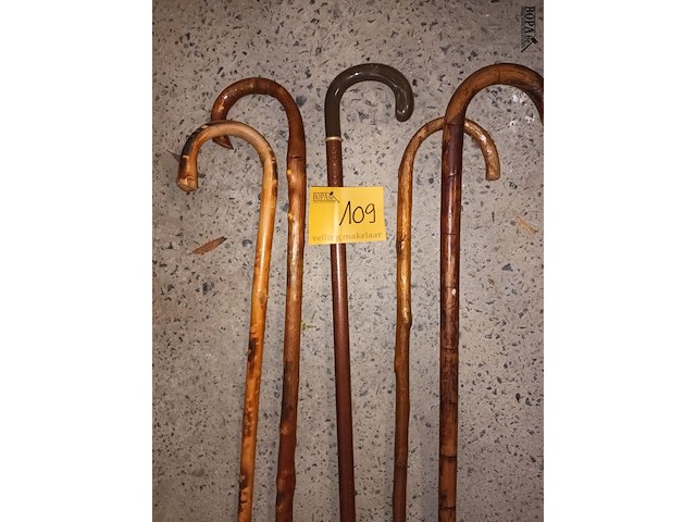 Lot 109 - wandelstokken. 5 stuks - afbeelding 1 van  4