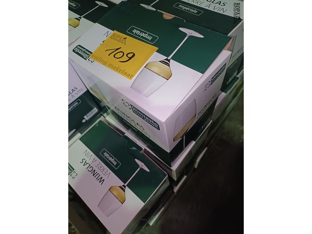 Lot 109 - wijnglas in doos. 7 stuks - afbeelding 1 van  2