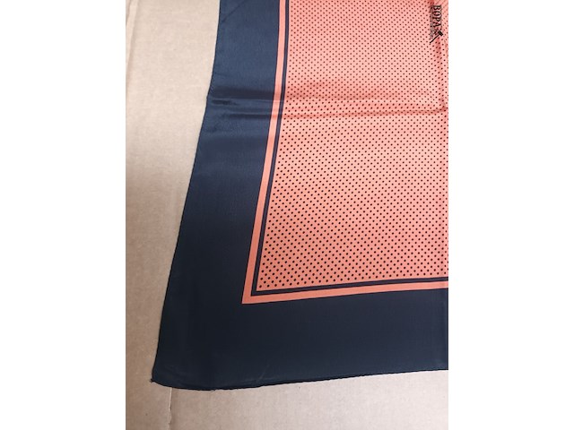 Lot 109 - zijden sjaal - afbeelding 3 van  3