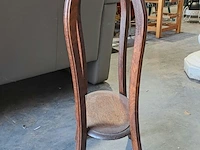 Lot 11 - antieken houten plantentafel met sierlijk gebogen poten en o - afbeelding 2 van  4