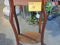 Lot 11 - antieken houten plantentafel met sierlijk gebogen poten en o - afbeelding 4 van  4
