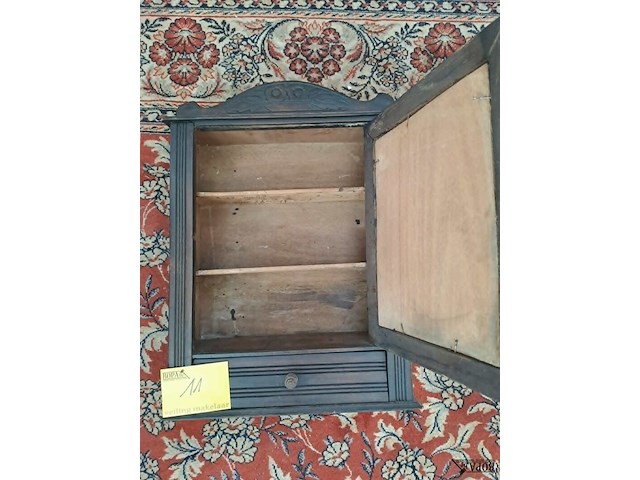 Lot 11 - antieken houten'apothekers' wandkastje '30 met spiegel en la - afbeelding 2 van  2