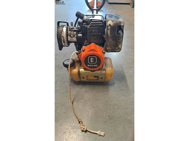 Lot 11 - benzine aangedreven bosmaaier echo oranje - afbeelding 3 van  4