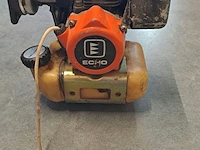 Lot 11 - benzine aangedreven bosmaaier echo oranje - afbeelding 3 van  4