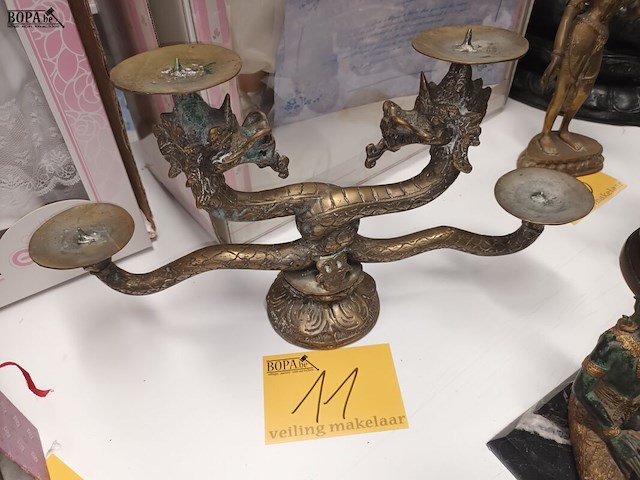 Lot 11 - bronzen drakenkandelaar - afbeelding 1 van  4