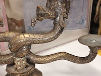 Lot 11 - bronzen drakenkandelaar - afbeelding 3 van  4