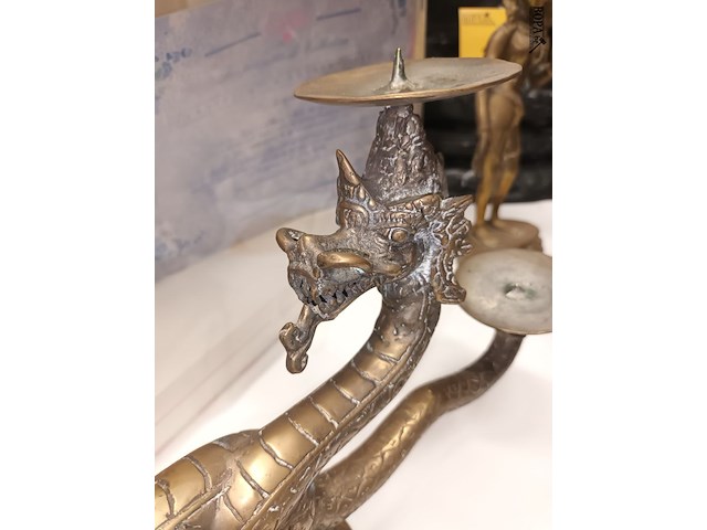 Lot 11 - bronzen drakenkandelaar - afbeelding 4 van  4