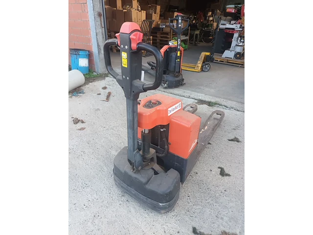 Lot 11 - elektrische pallet lifter linde - afbeelding 3 van  5