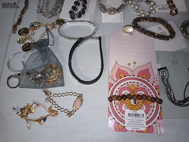 Lot 11 - fantasiejuwelen. 48 stuks - afbeelding 3 van  8