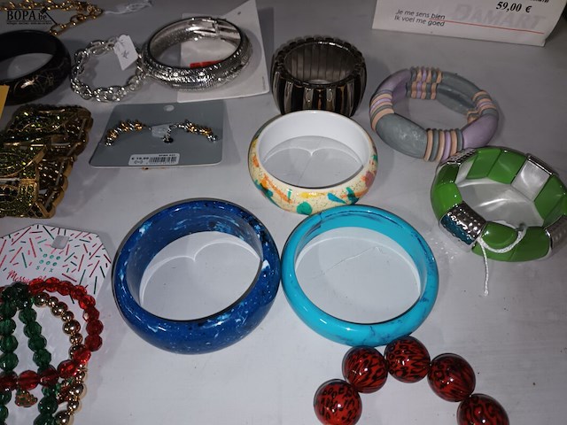 Lot 11 - fantasiejuwelen. 48 stuks - afbeelding 5 van  8