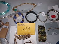 Lot 11 - fantasiejuwelen. 48 stuks - afbeelding 6 van  8
