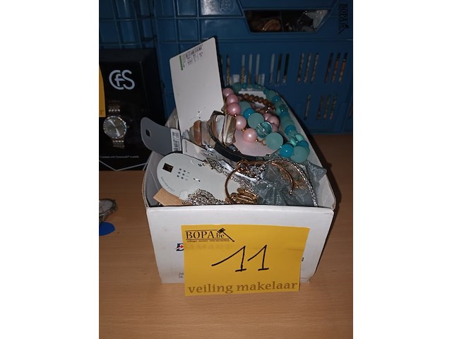 Lot 11 - fantasiejuwelen. 48 stuks - afbeelding 8 van  8