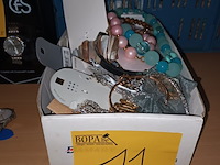 Lot 11 - fantasiejuwelen. 48 stuks - afbeelding 8 van  8