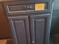 Lot 11 - grijs bijzetkastje