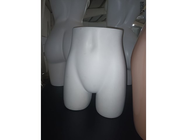 Lot 11 - heupmodel paspop. 2 stuks - afbeelding 3 van  3