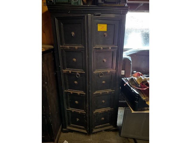 Lot 11 - hoge houten kast - afbeelding 1 van  1