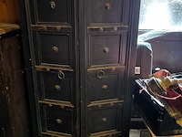 Lot 11 - hoge houten kast - afbeelding 1 van  1