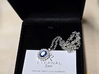 Lot 11 - juweel met swarovski elementen - afbeelding 1 van  2