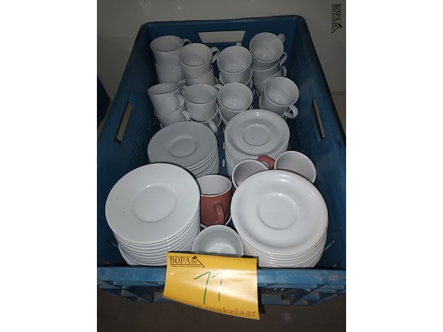 Lot 11 - koffietassen en bordjes - afbeelding 1 van  3