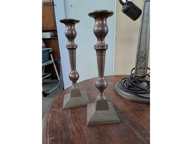 Lot 11 - lot vintage lamp voet, dubbele lamp en 2 bijpassende kandela - afbeelding 3 van  3